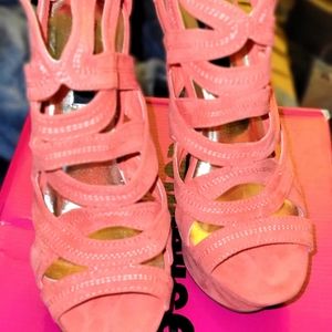 🔥SuperHawt Orange Dollhouse Wedges!